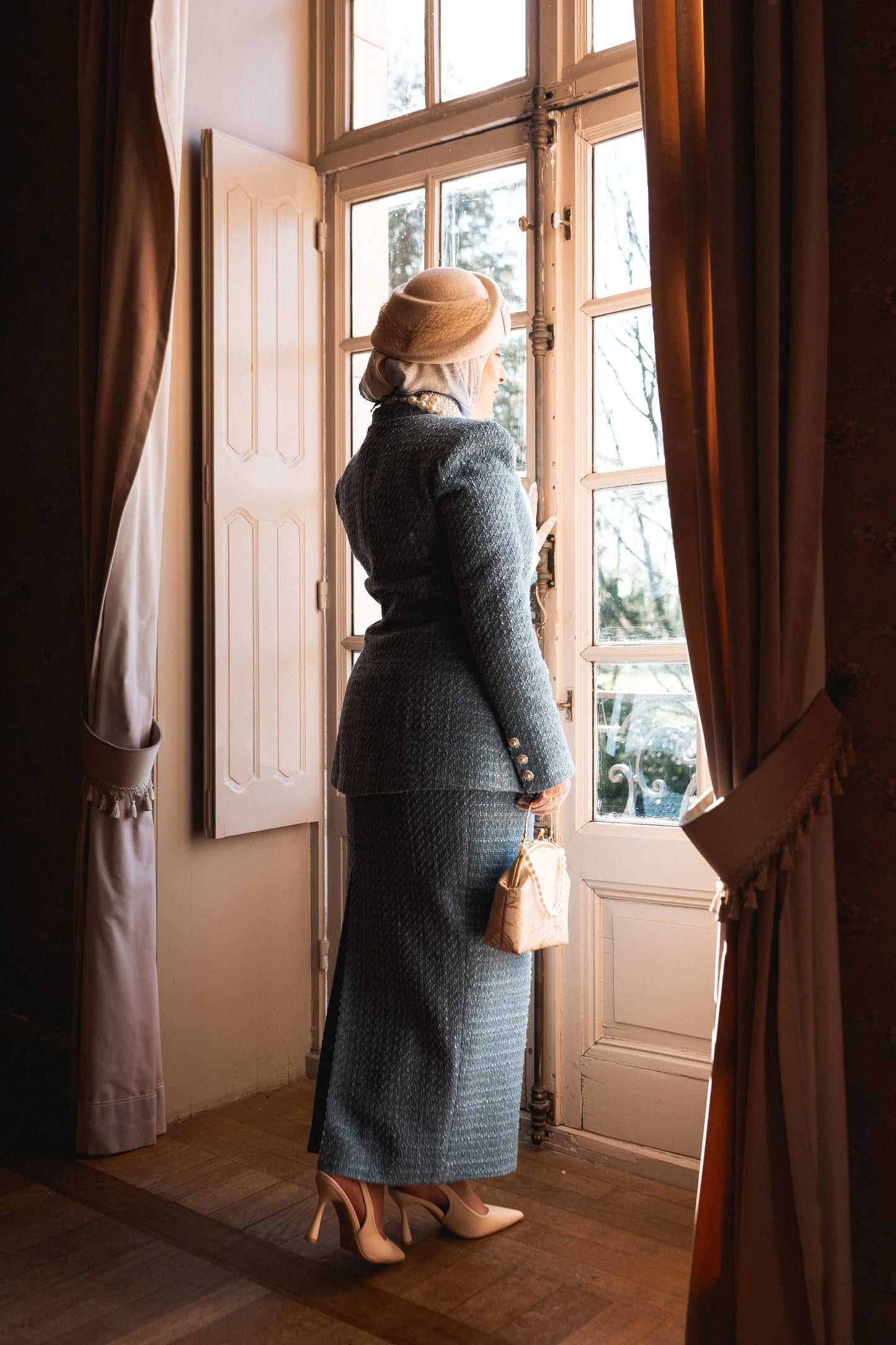 Elegant modest suit for professional women by Nus-suits