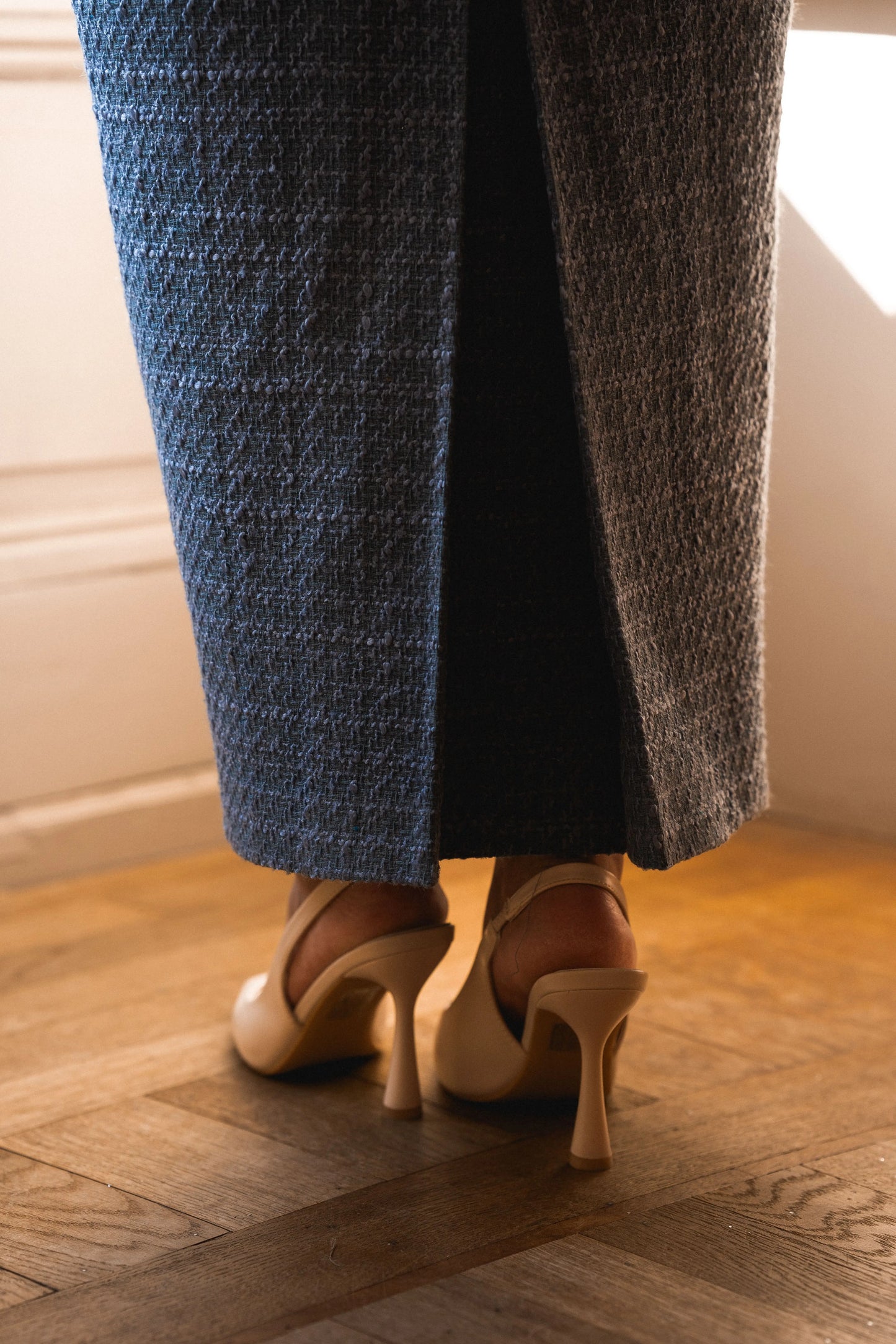 Elegant modest suit for professional women by Nus-suits