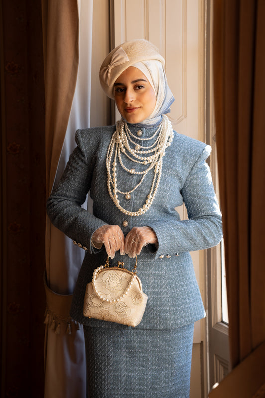 Elegant modest suit for professional women by Nus-suits