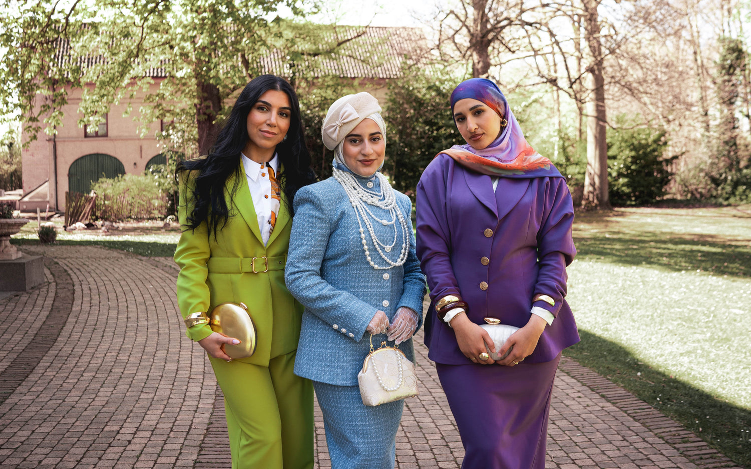 Elegant modest suit for professional women by Nus-suits